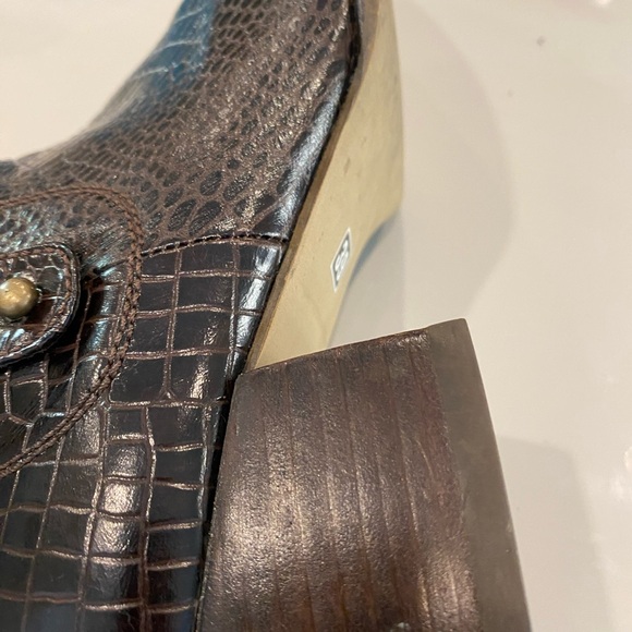 Nice boots! - Picture 2 of 5